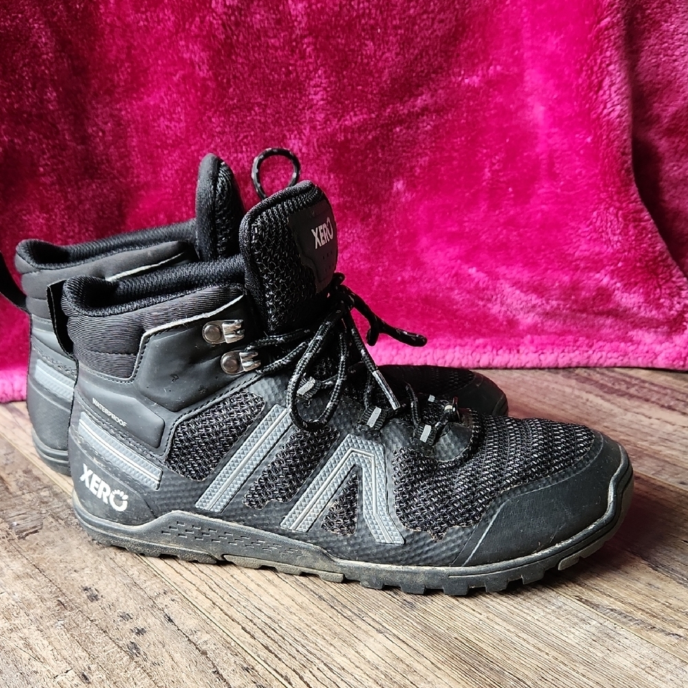 Xero Women's Black Lace-Up Boots